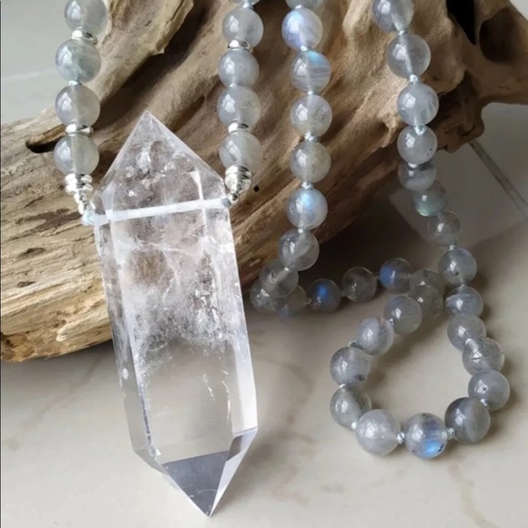 Unique clear quartz and labradorite bead necklace - Picture 4 of 9